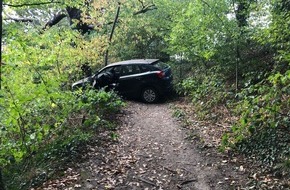 Polizei Bochum: POL-BO: Steht ein Auto im Wald...