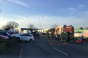 Feuerwehr Paderborn: FW Paderborn: Verkehrsunfall mit zwei beteiligten PKW