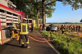 Kreisfeuerwehr Rotenburg (Wümme): FW-ROW: Fahrerin wird bei Unfall im PKW eingeklemmt