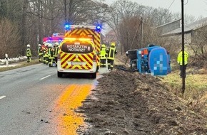 Polizeiinspektion Stade: POL-STD: Tankwagen kommt von der Stra&szlig;e ab und landet im Graben - Landesstra&szlig;e 123 mehrere Stunden gesperrt
