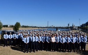 Polizei Düsseldorf: POL-D: Nachersatz für das Polizeipräsidium - Willkommen in Düsseldorf!