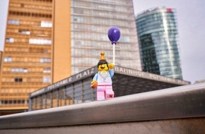 LEGO GmbH: Kleine Figur, große Geschichte / Wir feiern den 40. Geburtstag der LEGO® Minifigur