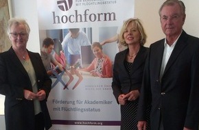 Walter Blüchert Stiftung: Programm "hochform" macht Akademiker mit Flüchtlingsstatus fit für Zusatzstudium und Arbeitsmarkt - Walter Blüchert Stiftung und Deutsche Universitätsstiftung kooperieren