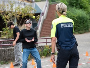POL-RE: Kreis Recklinghausen/ Bottrop: Gute Gespräche und viel Interesse an der "AnsprechBAR an Schulen"