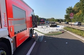 Feuerwehr Bergisch Gladbach: FW-GL: PKW-Brand auf der BAB4 verursacht hohen Schaden und ein Verkehrschaos im südlichen Stadtgebiet von Bergisch Gladbach