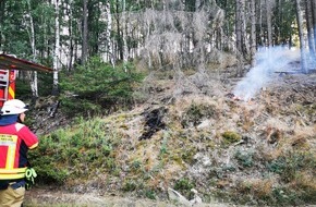Feuerwehr Plettenberg: FW-PL: Entstehungsbrand im Waldgebiet Silberg