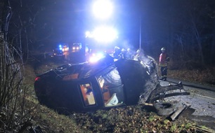 FW-WRN: TH_PERSON KLEMMT: Verkehrsunfall mit zwei Verletzten auf der Varnhöveler Straße