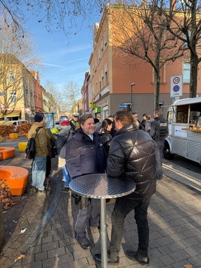 POL-DN: Coffee with a Cop - Zahlreiche Bürgerinnen und Bürger nutzen den offenen Austausch