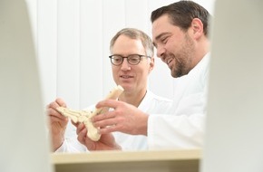 RH&Ouml;N-KLINIKUM AG: Stechende Schmerzen bei den ersten Schritten - nicht jeder Fersensporn ist die Ursache