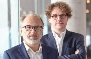 Medienfachverlag Oberauer GmbH: Oliver Schröm und Oliver Hollenstein sind die Wirtschaftsjournalisten des Jahres