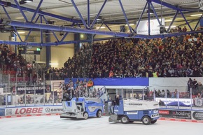 FW-MK: Blaulichtspieltag der Iserlohn Roosters