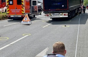 Feuerwehr Iserlohn: FW-MK: Radfahrer unter LKW eingeklemmt