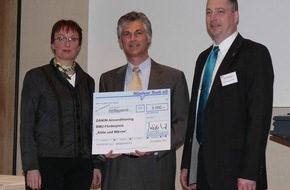 Daikin Airconditioning Germany GmbH: DAIKIN Klimatechnik erhält BMU-Effizienzpreis "Kälte und Wärme" / 60 % Energieersparnis überzeugten das Bundesministerium für Umwelt, Naturschutz und Reaktorsicherheit (BMU) (mit Bild)