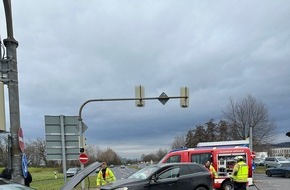 Feuerwehr Weinheim: FW Weinheim: Wieder Verkehrsunfall auf der B38 Kreuzung Viernheimer Straße