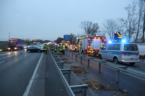 FW-WRN: Unfall auf der BAB1 mit drei PKW, Folgeeinsatz auf der Gegenspur