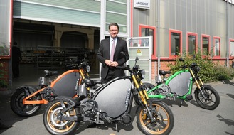 eROCKIT Group: Andreas Scheuer besichtigt eROCKIT-Produktion: Innovatives E-Motorrad als Teil der Mobilitätswende
