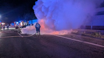 FW-ROW: Schwerer Verkehrsunfall mit brennendem Pkw