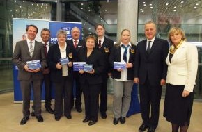 DLRG - Deutsche Lebens-Rettungs-Gesellschaft: Große Gala für NIVEA Lebensretter / Auszeichnung für Zivilcourage und bürgerschaftliches Engagement (mit Bild)