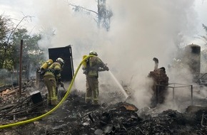 Freiwillige Feuerwehr Lehrte: FW Lehrte: Laubenbrand im Wald bei Grafhorn