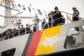 HZA-KI: Zollschiff &quot;Fehmarn&quot; feierlich getauft und in Dienst gestellt / Neues Einsatzschiff mit LNG-Antrieb