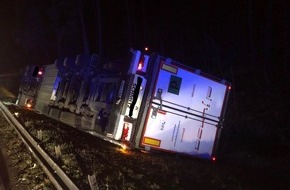 Polizeidirektion Landau: POL-PDLD: Verkehrsunfall - LKW umgekippt: