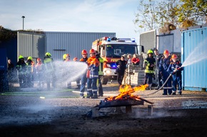 Feuerwehr MTK: Spannung und Teamgeist: Jugendfeuerwehren erleben Tag als Feuerwehrfrau und -mann