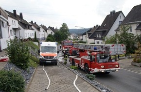 Feuerwehr der Stadt Arnsberg: FW-AR: Vermeintlicher Dachstuhlbrand entpuppt sich als verbranntes Essen