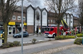 Freiwillige Feuerwehr der Stadt Goch: FF Goch: Kellerbrand - 5 Personen kamen ins Krankenhaus / Feuerwehrmann bei Löscharbeiten verletzt