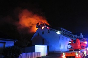 Feuerwehr Essen: FW-E: Dachstuhlbrand in Mehrfamilienhaus, großer Sachschaden, jedoch keine Verletzten