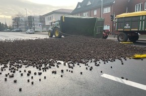 Polizeiinspektion Cloppenburg/Vechta: POL-CLP: Verkehrsunfall mit Kartoffelanhänger Nachtrag mit Lichtbild