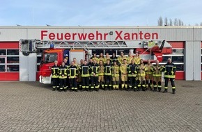 Feuerwehr Xanten: FW Xanten: Erfolgreicher Abschluss der Module 1 und 2 der interkommunalen Truppmannausbildung