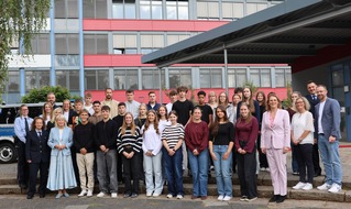 Polizeipr&auml;sidium Recklinghausen: POL-RE: Kreis Recklinghausen/Bottrop: 29 Sch&uuml;lerinnen und Sch&uuml;ler starten an der Fachoberschule Polizei - zwei Jahre Praktika und Berufsschule
