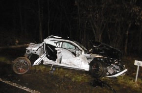Polizeiinspektion Göttingen: POL-GÖ: (188/2019) Schwerer Unfall auf der B 243 bei Osterode - Mercedesfahrer leicht, Beifahrerin vermutlich schwer verletzt
