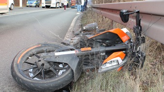 Polizei Minden-Lübbecke: POL-MI: Motorradfahrer kommt bei riskantem Fahrmanöver auf B 482 zu Sturz