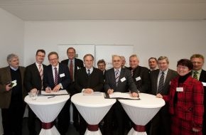 IMG - Investitions- und Marketinggesellschaft Sachsen-Anhalt mbH: IMG unterzeichnet Kooperationsvereinbarungen / Haseloff: Land und Branchennetzwerke bündeln Kräfte im internationalen Standortmarketing
