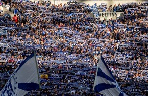 Brauerei C. & A. VELTINS GmbH & Co. KG: Veltins gibt größte Freibierrunde der neuen Bundesligasaison - Versprechen bei Spiel Schalke-Bayern eingelöst (FOTO)