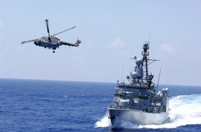 Presse- und Informationszentrum Marine: Letzter Einsatz für Fregatte "Niedersachsen" - Innenminister Pistorius verabschiedet die Fregatte in den NATO-Verband (FOTO)