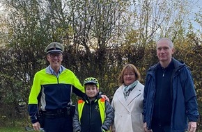 Kreispolizeibehörde Wesel: POL-WES: Neukirchen-Vluyn - Fünf Fahrräder für die Sonneck-Schule am Grotfeldsweg