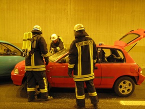 FW-AR: Einsatzkräfte üben den Ernstfall in Arnsberger Autobahn-Tunnel