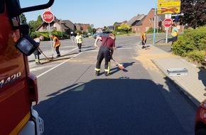 Freiwillige Feuerwehr Bedburg-Hau: FW-KLE: Hunderte Kilo Weizen verloren