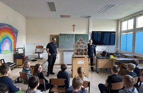 Feuerwehr Kirchhundem&nbsp;: FW-OE: Tag der Feuerwehr an der St. Katharina Grundschule Heinsberg