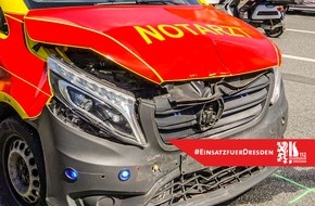 Feuerwehr Dresden: FW Dresden: Notarzteinsatzfahrzeug verunglückt auf Einsatzfahrt