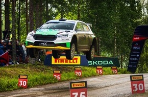 Skoda Auto Deutschland GmbH: Rallye Finnland: Sami Pajari fliegt im Škoda Fabia RS Rally2 zu seinem ersten WRC2-Laufsieg