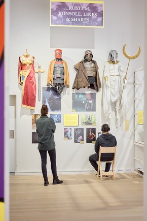 Letzte Chance: Ausstellung «geliebt, gelobt, gehypt» begeistert mit KI-Begleitung Familien &amp; junge Menschen