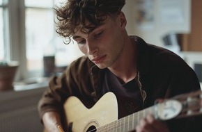 construktiv GmbH: Europas erster KI-Musiker veröffentlicht Song und Musikvideo / Das Reel zum Song "Sunshine Soul" von Ben Gaya erreicht 1,2 Millionen Klicks auf Instagram