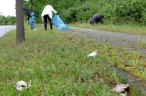 Hauptzollamt Magdeburg: HZA-MD: Müllsammelaktion zum Tag der Umwelt beim Hauptzollamt Magdeburg / Zoll in Sachsen-Anhalt setzt ein Zeichen für den Umweltschutz