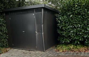 Polizei Bielefeld: POL-BI: Unfall beim Wenden oder Rückwärtsfahren - Zeugen gesucht