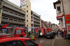 Feuerwehr Essen: FW-E: Feuer im Parkhaus in Essen-Steele, starke Rauchentwicklung
