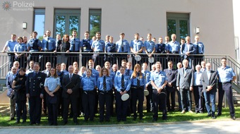 Polizeipräsidium Trier: POL-PPTR: Polizeipräsident Rudolf Berg begrüßt 36 neu ausgebildete Polizeibeamtinnen und -beamte