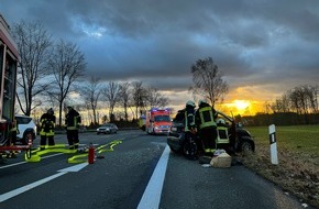Freiwillige Feuerwehr Marienheide: FW Marienheide: Verkehrsunfall auf der L306 in Marienheide-Müllenbach